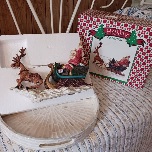 Holiday Santa And His Sleigh With Rainder - Picture 11 of 12